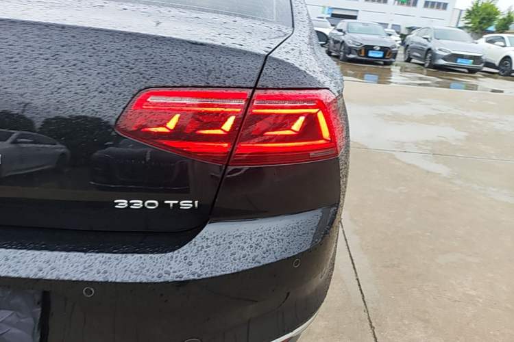 Used Volkswagen Magotan 2020 330TSI DSG Luxury Edition Right Rear Taillight