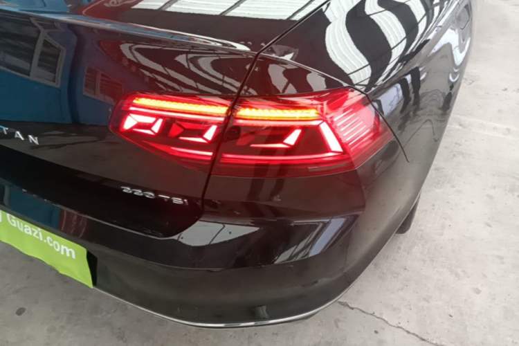 Used Volkswagen Magotan 2020 330TSI DSG Luxury Edition Right Rear Taillight