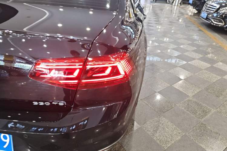 Used Volkswagen Magotan 2020 330TSI DSG Luxury Edition Right Rear Taillight