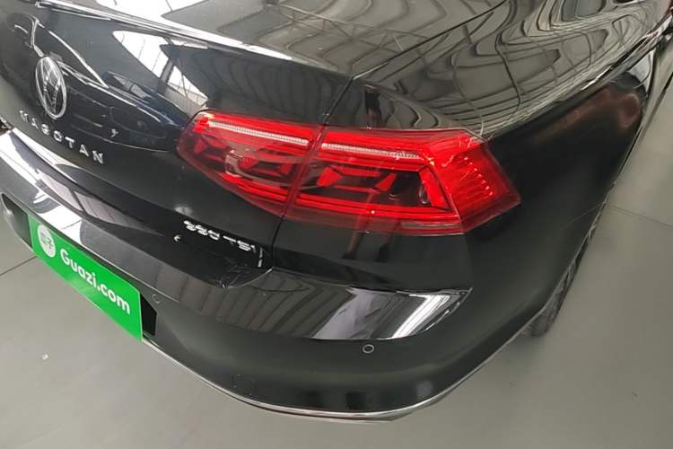 Used Volkswagen Magotan 2020 330TSI DSG Luxury Edition Right Rear Taillight