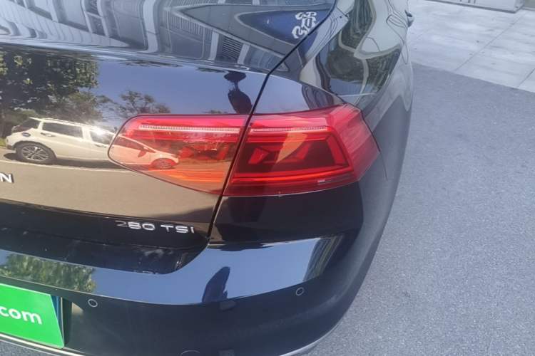Used Volkswagen Magotan 2020 280TSI DSG Comfort Edition Right Rear Taillight