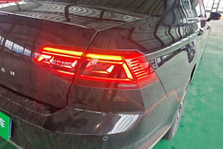 Used Volkswagen Magotan 2020 280TSI DSG Comfort Edition Right Rear Taillight