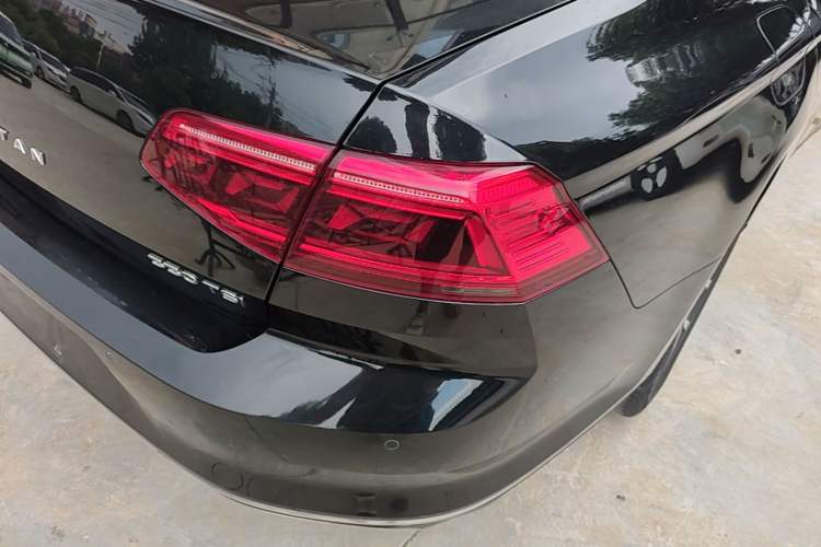 Used Volkswagen Magotan 2020 280TSI DSG Leading Edition Right Rear Taillight