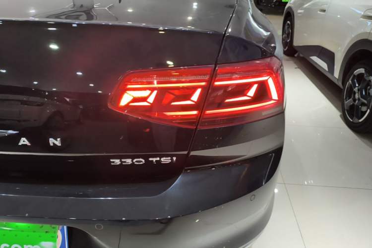 Used Volkswagen Magotan 2020 330TSI DSG Leading Model Right Rear Taillight