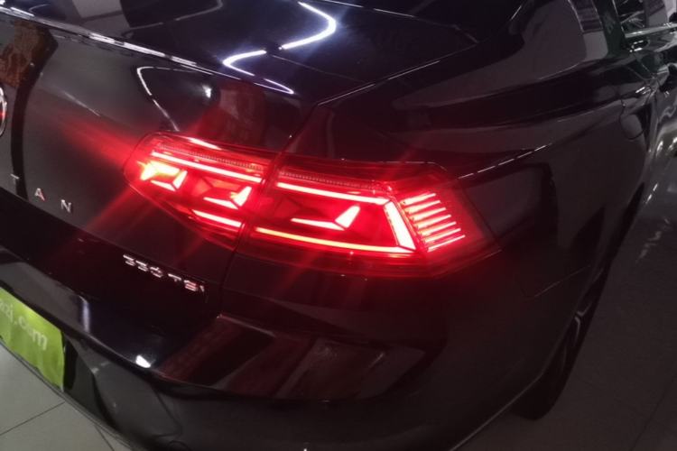 Used Volkswagen Magotan 2020 330TSI DSG Leading Model Right Rear Taillight