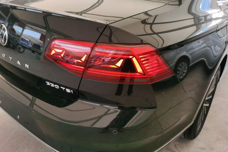 Used Volkswagen Magotan 2020 330TSI DSG Luxury Edition Right Rear Taillight