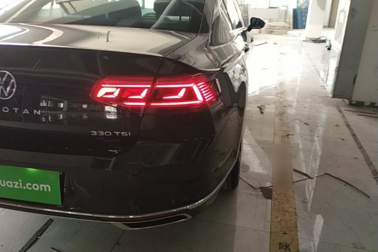 Used Volkswagen Magotan 2020 330TSI DSG Luxury Edition Right Rear Taillight