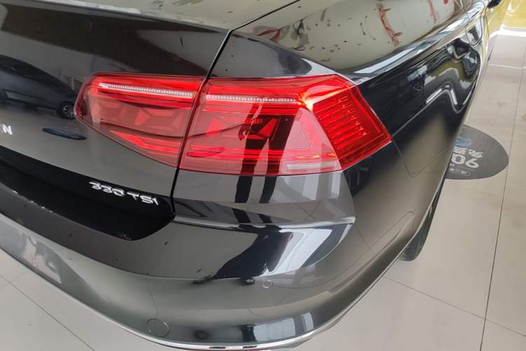 Used Volkswagen Magotan 2020 330TSI DSG Leading Model Right Rear Taillight