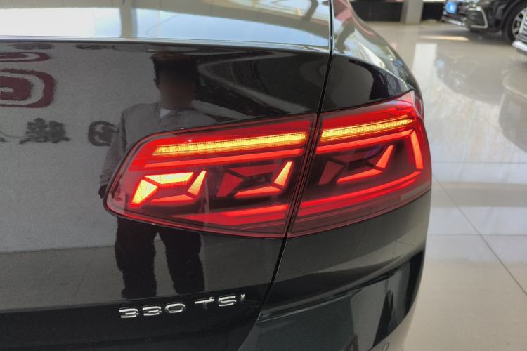 Used Volkswagen Magotan 2020 330TSI DSG Luxury Edition Right Rear Taillight