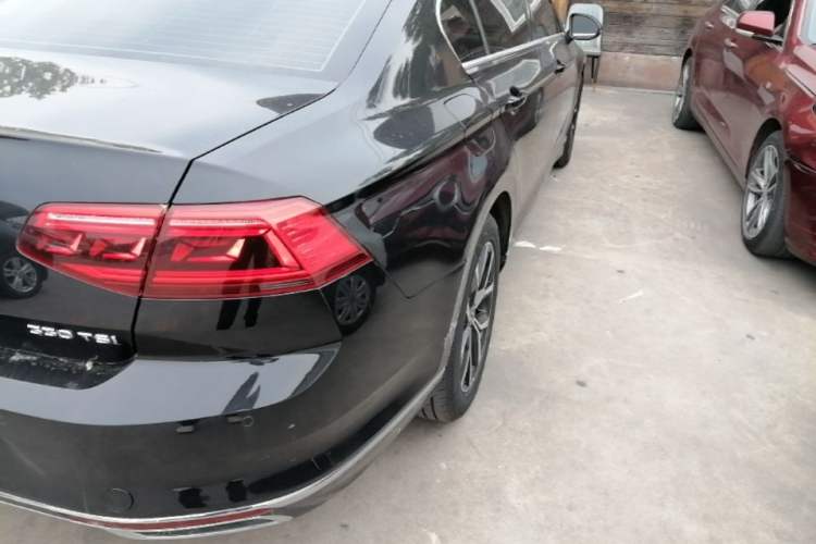Used Volkswagen Magotan 2020 330TSI DSG Leading Model Right Rear Taillight