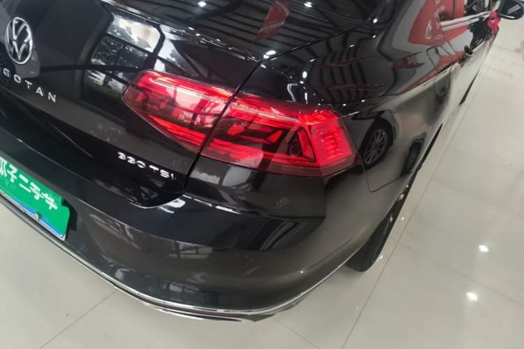Used Volkswagen Magotan 2020 330TSI DSG Leading Model Right Rear Taillight