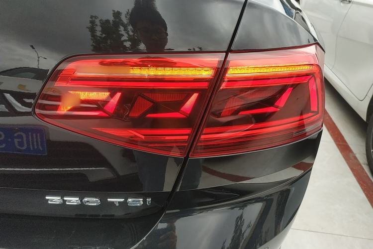 Used Volkswagen Magotan 2020 330TSI DSG Luxury Edition Right Rear Taillight