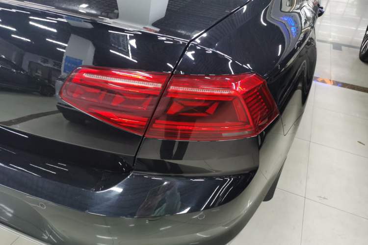 Used Volkswagen Magotan 2020 330TSI DSG Luxury Edition Right Rear Taillight