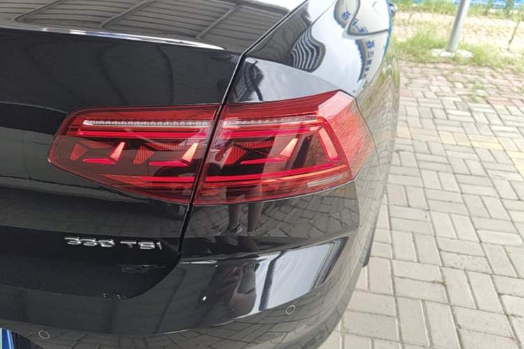 Used Volkswagen Magotan 2020 330TSI DSG Leading Model Right Rear Taillight