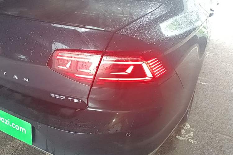Used Volkswagen Magotan 2020 330TSI DSG Leading Model Right Rear Taillight