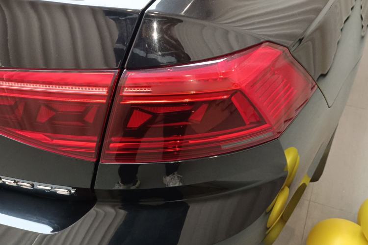 Used Volkswagen Magotan 2020 330TSI DSG Leading Model Right Rear Taillight