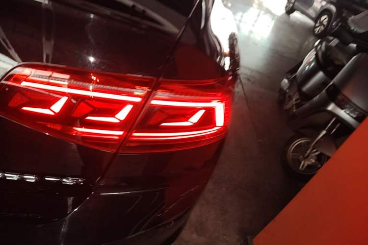 Used Volkswagen Magotan 2020 330TSI DSG Leading Model Right Rear Taillight