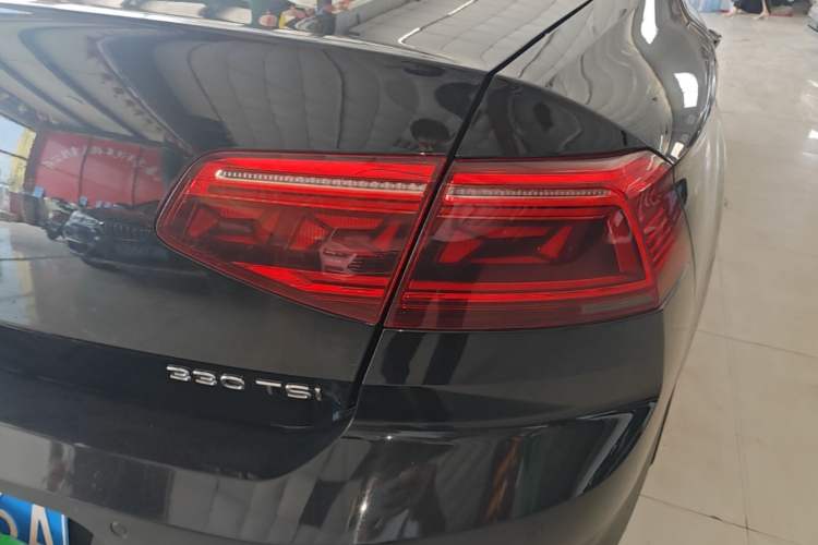 Used Volkswagen Magotan 2020 330TSI DSG Luxury Edition Right Rear Taillight