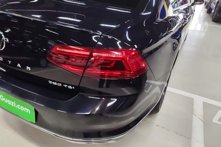 Used Volkswagen Magotan 2020 280TSI DSG Comfort Edition Right Rear Taillight