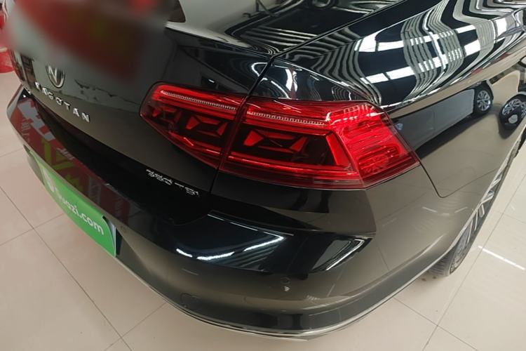 Used Volkswagen Magotan 2020 380TSI DSG Luxury Version Right Rear Taillight