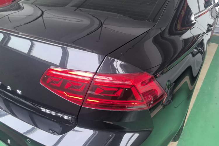 Used Volkswagen Magotan 2020 330TSI DSG Luxury Edition Right Rear Taillight