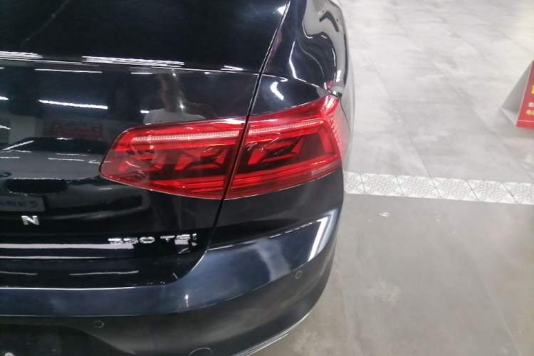 Used Volkswagen Magotan 2020 330TSI DSG Leading Model Right Rear Taillight