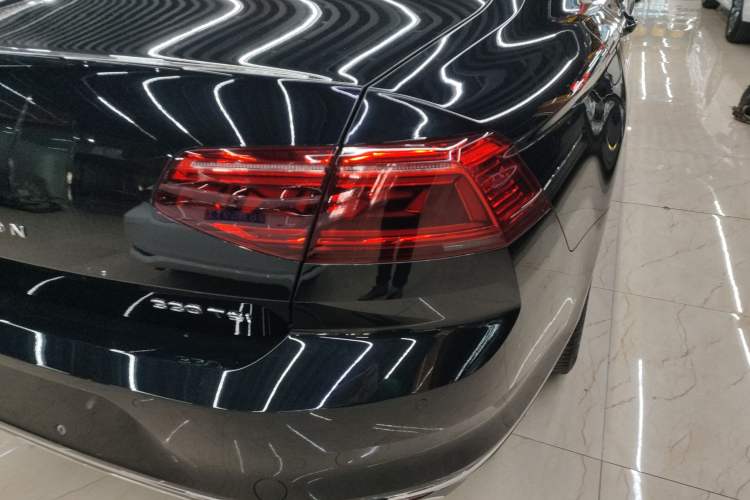 Used Volkswagen Magotan 2020 330TSI DSG Luxury Edition Right Rear Taillight