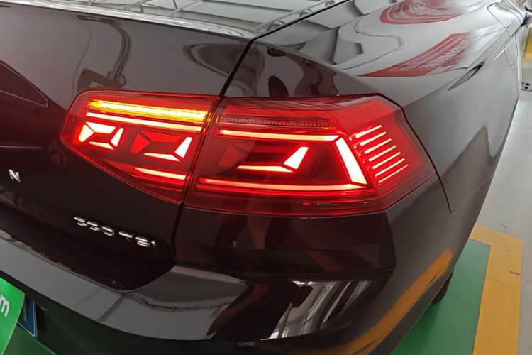 Used Volkswagen Magotan 2020 330TSI DSG Leading Model Right Rear Taillight