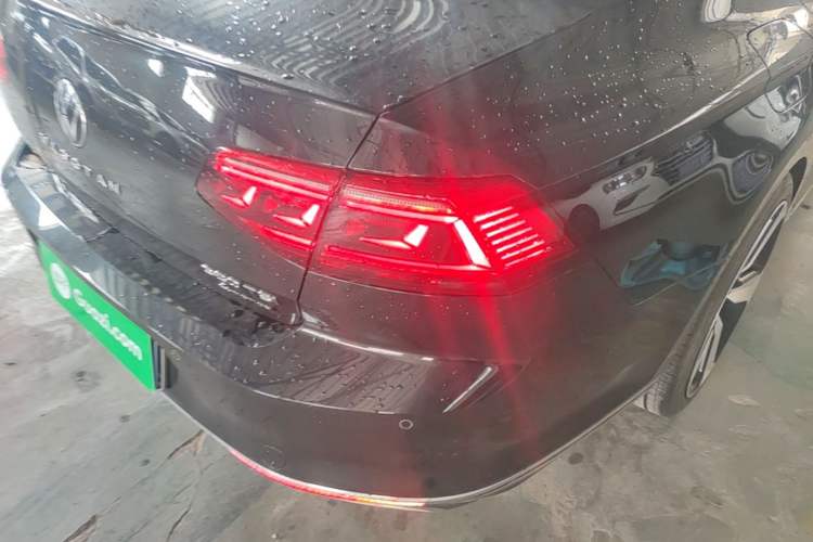 Used Volkswagen Magotan 2020 330TSI DSG Luxury Edition Right Rear Taillight