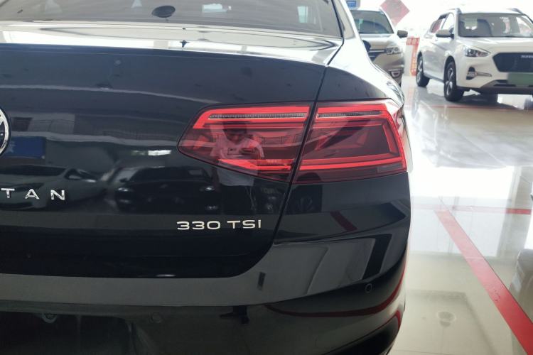 Used Volkswagen Magotan 2020 280TSI DSG Comfort Edition Right Rear Taillight