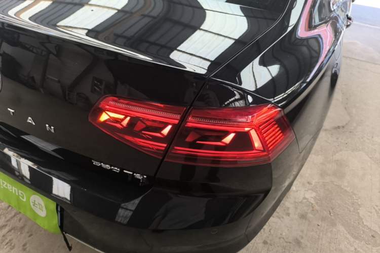 Used Volkswagen Magotan 2020 330TSI DSG Leading Model Right Rear Taillight