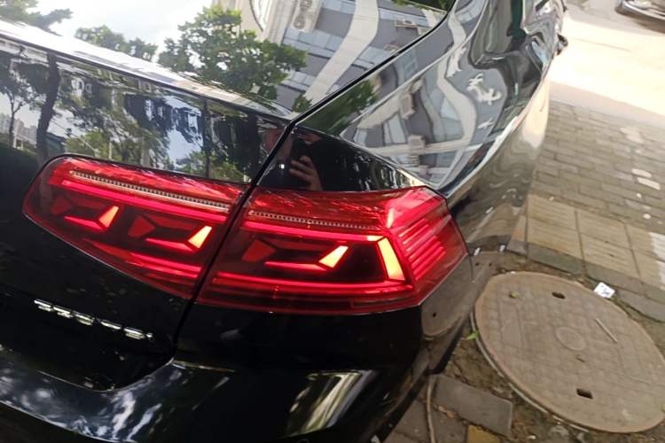Used Volkswagen Magotan 2020 330TSI DSG Leading Model Right Rear Taillight