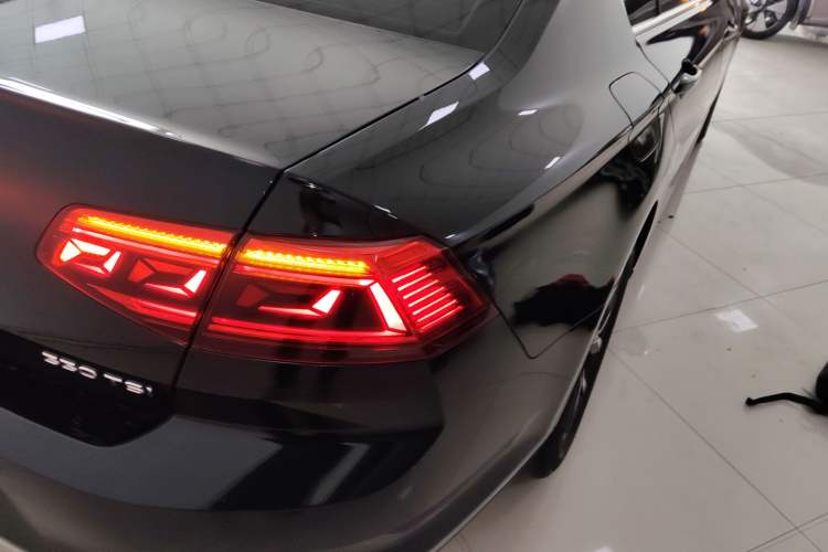 Used Volkswagen Magotan 2020 330TSI DSG Luxury Edition Right Rear Taillight