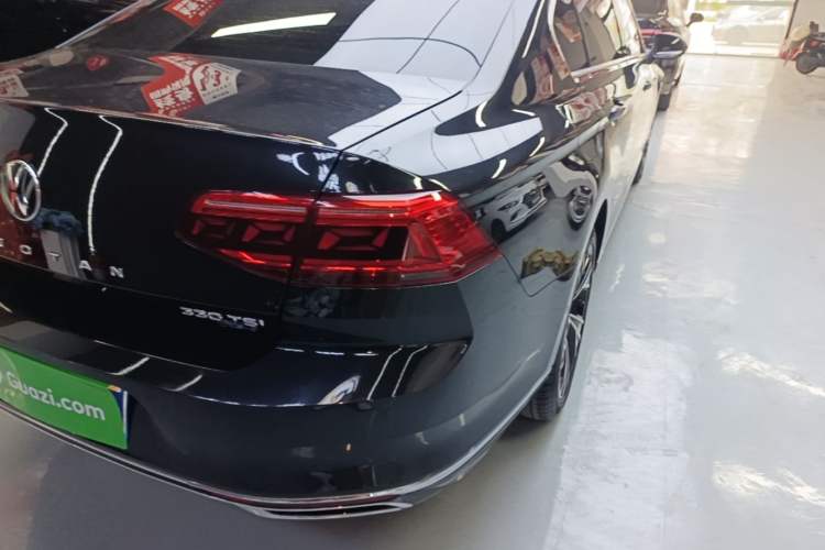 Used Volkswagen Magotan 2020 330TSI DSG Luxury Edition Right Rear Taillight