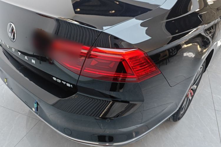 Used Volkswagen Magotan 2020 330TSI DSG Leading Model Right Rear Taillight