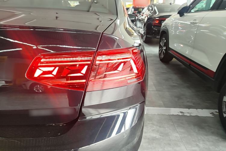 Used Volkswagen Magotan 2020 330TSI DSG Luxury Edition Right Rear Taillight