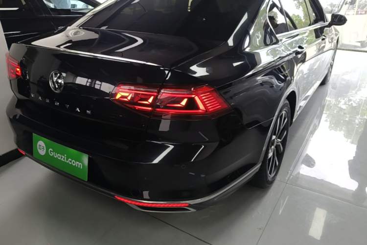 Used Volkswagen Magotan 2020 330TSI DSG Leading Model Right Rear Taillight