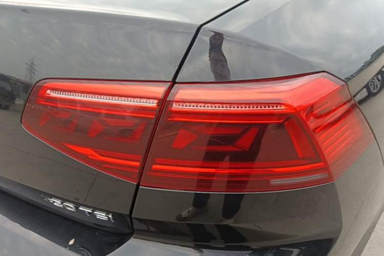 Used Volkswagen Magotan 2020 330TSI DSG Luxury Edition Right Rear Taillight