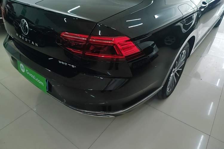 Used Volkswagen Magotan 2020 380TSI DSG Luxury Version Right Rear Taillight