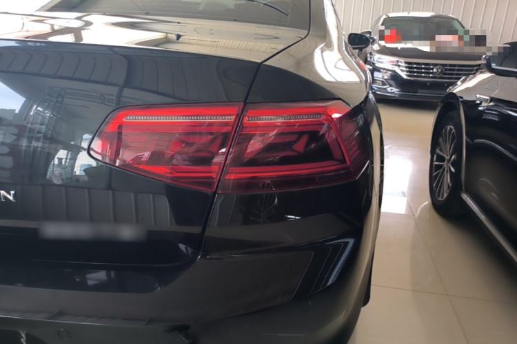 Used Volkswagen Magotan 2020 330TSI DSG Luxury Edition Right Rear Taillight