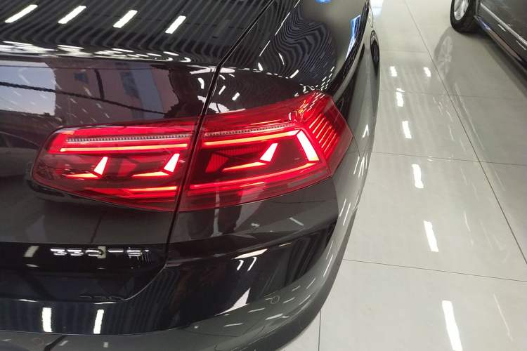 Used Volkswagen Magotan 2020 330TSI DSG Luxury Edition Right Rear Taillight