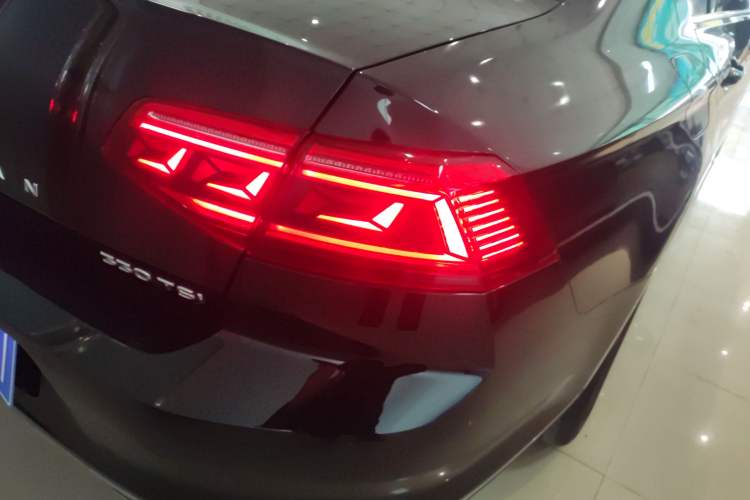 Used Volkswagen Magotan 2020 330TSI DSG Leading Model Right Rear Taillight