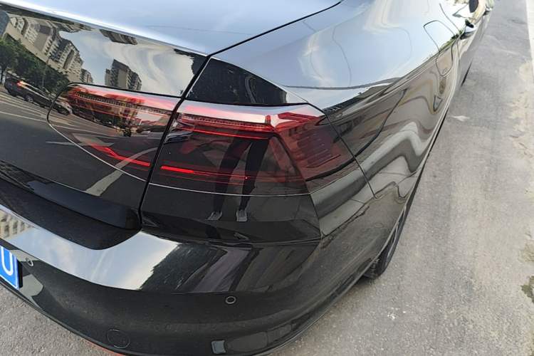 Used Volkswagen Magotan 2020 330TSI DSG Leading Model Right Rear Taillight