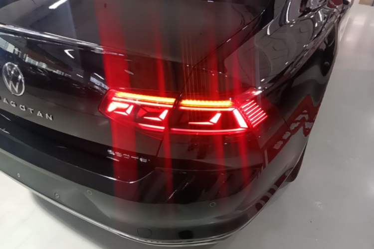 Used Volkswagen Magotan 2020 380TSI DSG Luxury Version Right Rear Taillight