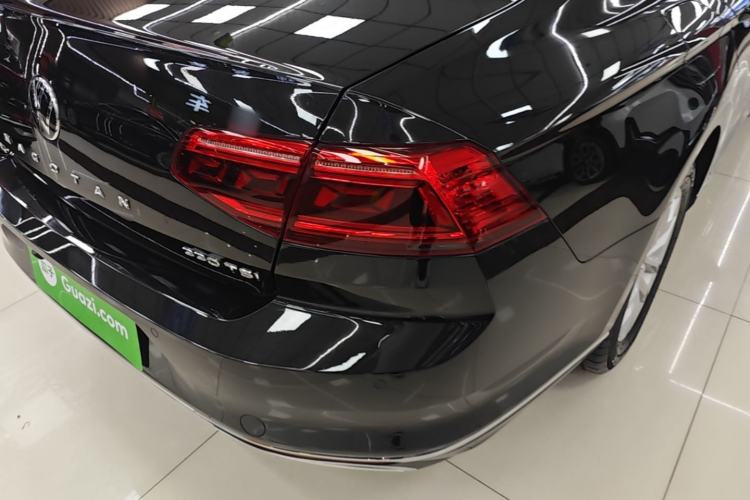 Used Volkswagen Magotan 2020 280TSI DSG Comfort Edition Right Rear Taillight