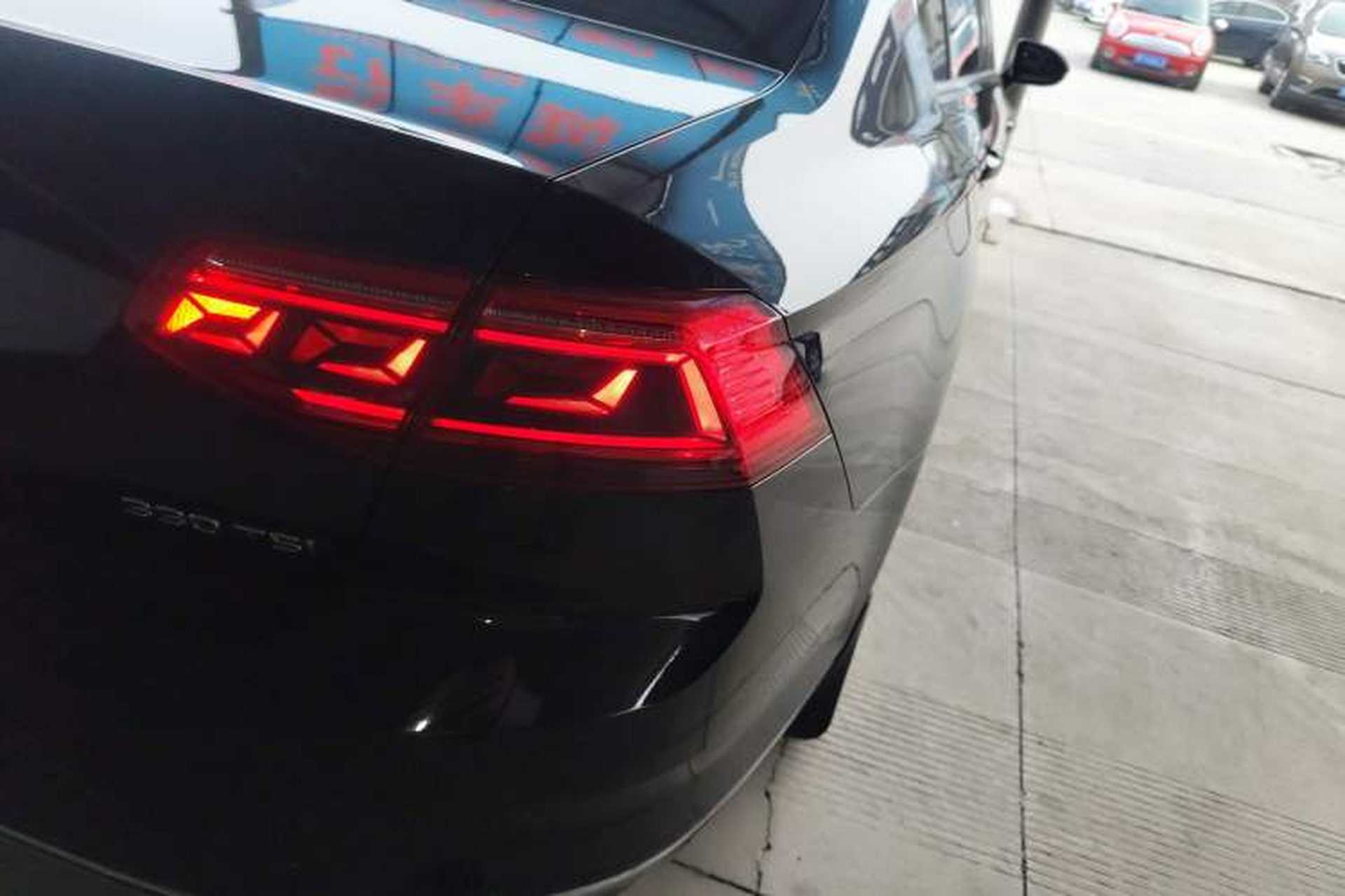 Used Volkswagen Magotan 2020 330TSI DSG Luxury Edition Right Rear Taillight