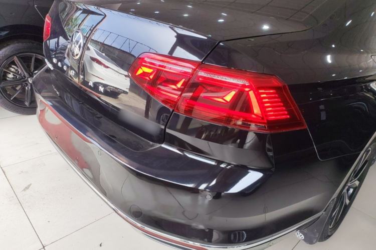 Used Volkswagen Magotan 2020 330TSI DSG Leading Model Right Rear Taillight