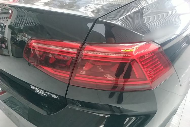 Used Volkswagen Magotan 2020 330TSI DSG Luxury Edition Right Rear Taillight