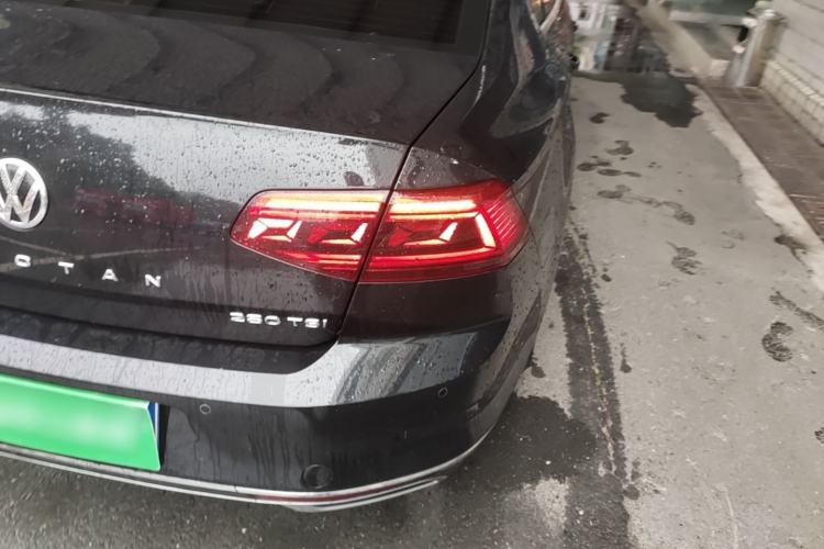 Used Volkswagen Magotan 2020 280TSI DSG Comfort Edition Right Rear Taillight
