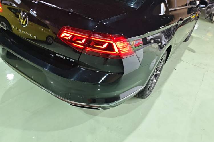 Used Volkswagen Magotan 2020 330TSI DSG Leading Model Right Rear Taillight